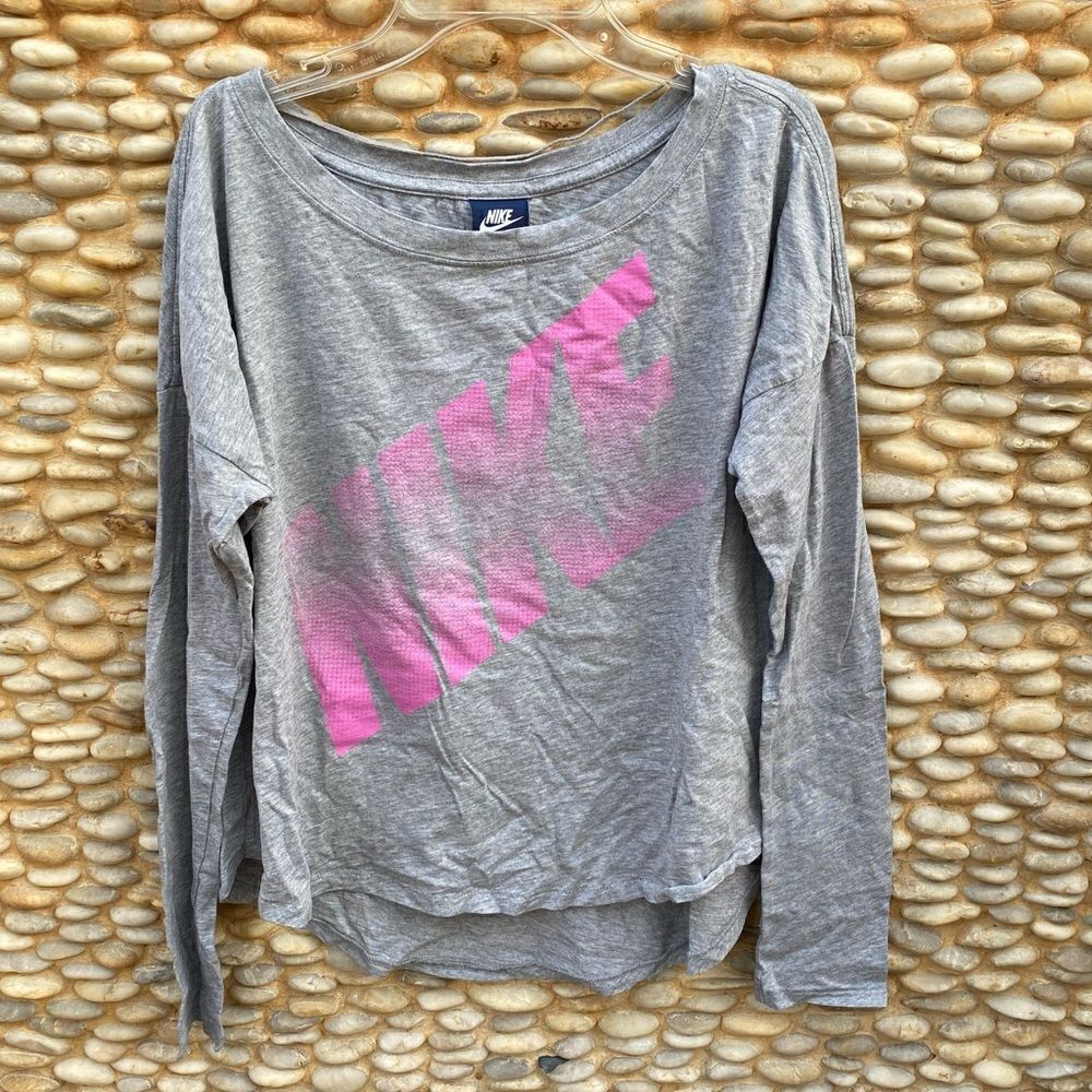 Nike Gray & Pink Logo Graphic Long Sleeve Tee. Size Small. EUC!